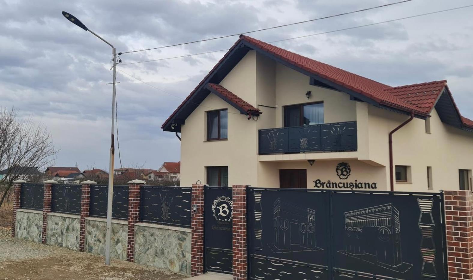 Ferienwohnung Casa Brancusiana Târgu Jiu Exterior foto
